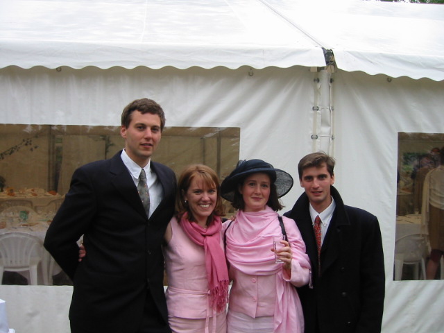 pink_fiancees.JPG 81.1K
